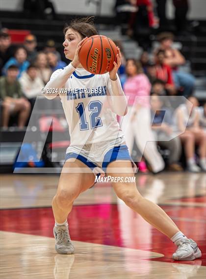 Thumbnail 1 in North Lamar vs. Lindale (UIL 4A Bi-District Playoff) photogallery.