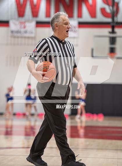 Thumbnail 1 in North Lamar vs. Lindale (UIL 4A Bi-District Playoff) photogallery.