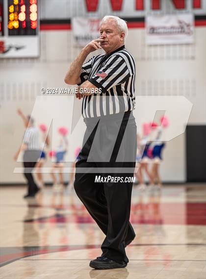 Thumbnail 3 in North Lamar vs. Lindale (UIL 4A Bi-District Playoff) photogallery.