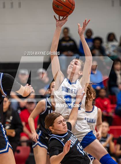 Thumbnail 3 in North Lamar vs. Lindale (UIL 4A Bi-District Playoff) photogallery.