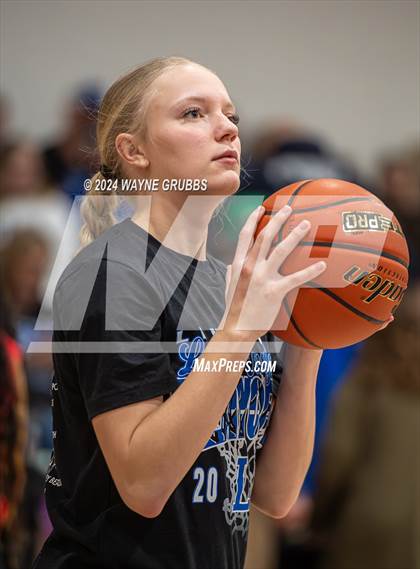 Thumbnail 1 in North Lamar vs. Lindale (UIL 4A Bi-District Playoff) photogallery.