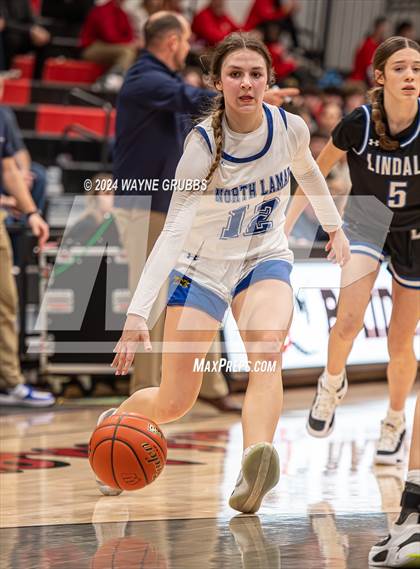 Thumbnail 3 in North Lamar vs. Lindale (UIL 4A Bi-District Playoff) photogallery.