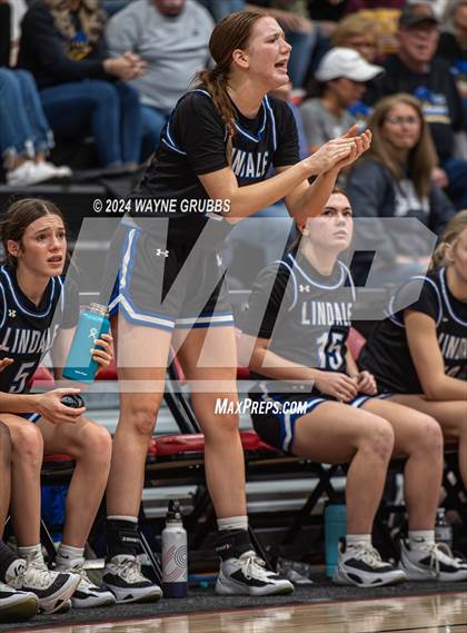 Thumbnail 2 in North Lamar vs. Lindale (UIL 4A Bi-District Playoff) photogallery.