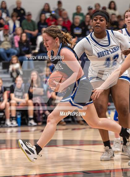 Thumbnail 3 in North Lamar vs. Lindale (UIL 4A Bi-District Playoff) photogallery.