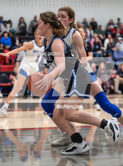 Thumbnail 1 in North Lamar vs. Lindale (UIL 4A Bi-District Playoff) photogallery.