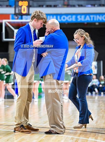 Thumbnail 3 in Mountain View vs Elk Lake (PIAA District 2 Class 2A Final) photogallery.