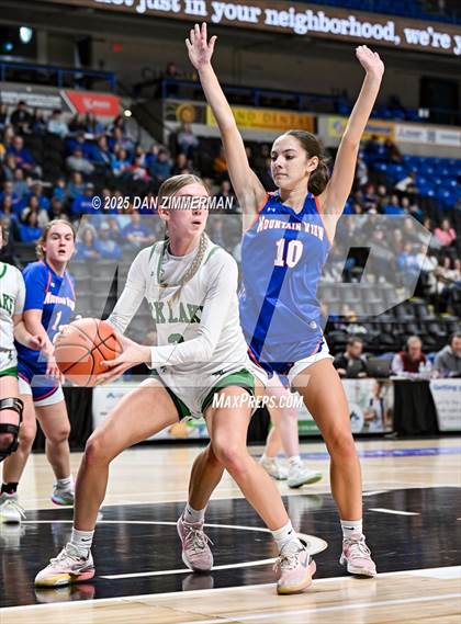 Thumbnail 3 in Mountain View vs Elk Lake (PIAA District 2 Class 2A Final) photogallery.