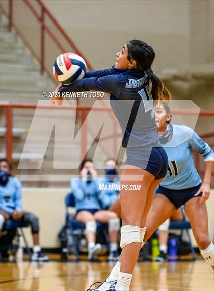 Thumbnail 2 in Johnson vs O'Connor (JV) photogallery.