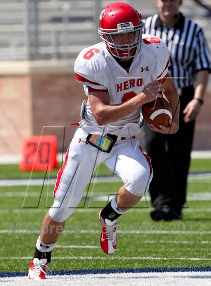 Thumbnail 2 in Van Alstyne vs. Holliday photogallery.