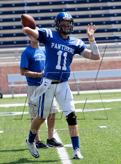 Thumbnail 2 in Van Alstyne vs. Holliday photogallery.