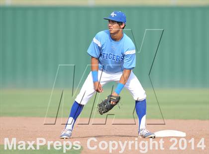 Thumbnail 2 in Grandview vs. Gunter (UIL 2A Region 2 Quarterfinal) photogallery.