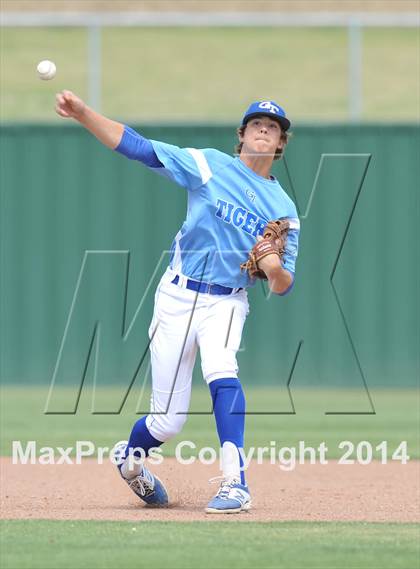 Thumbnail 1 in Grandview vs. Gunter (UIL 2A Region 2 Quarterfinal) photogallery.