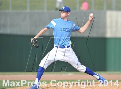 Thumbnail 1 in Grandview vs. Gunter (UIL 2A Region 2 Quarterfinal) photogallery.