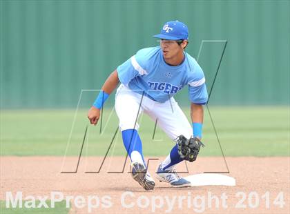 Thumbnail 3 in Grandview vs. Gunter (UIL 2A Region 2 Quarterfinal) photogallery.
