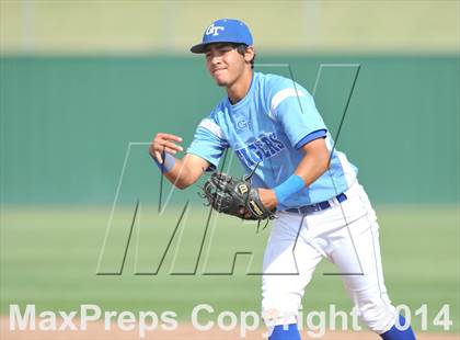 Thumbnail 1 in Grandview vs. Gunter (UIL 2A Region 2 Quarterfinal) photogallery.
