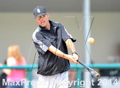 Thumbnail 1 in Grandview vs. Gunter (UIL 2A Region 2 Quarterfinal) photogallery.