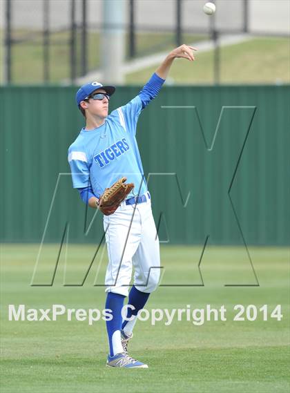 Thumbnail 3 in Grandview vs. Gunter (UIL 2A Region 2 Quarterfinal) photogallery.
