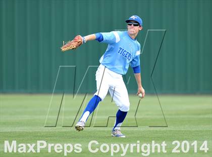 Thumbnail 1 in Grandview vs. Gunter (UIL 2A Region 2 Quarterfinal) photogallery.