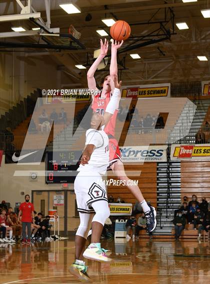Thumbnail 3 in Tualatin vs. Lake Oswego (Les Schwab Invitational) photogallery.