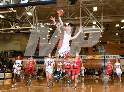 Thumbnail 2 in Tualatin vs. Lake Oswego (Les Schwab Invitational) photogallery.