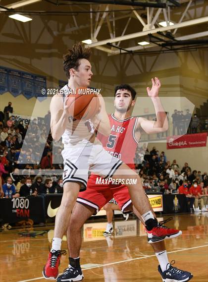 Thumbnail 2 in Tualatin vs. Lake Oswego (Les Schwab Invitational) photogallery.