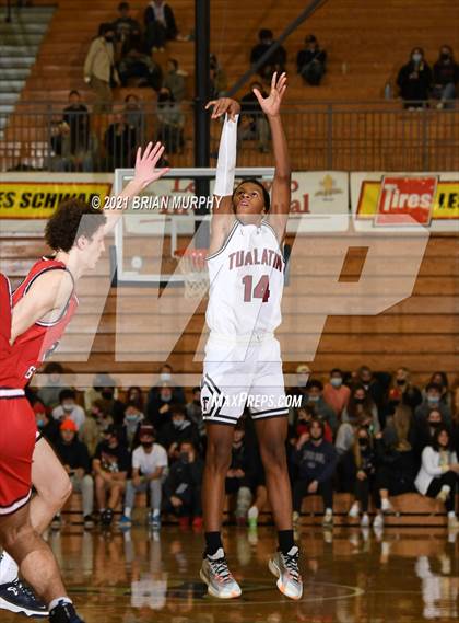 Thumbnail 1 in Tualatin vs. Lake Oswego (Les Schwab Invitational) photogallery.