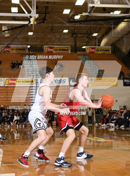 Thumbnail 1 in Tualatin vs. Lake Oswego (Les Schwab Invitational) photogallery.