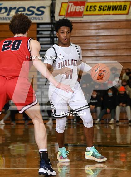 Thumbnail 2 in Tualatin vs. Lake Oswego (Les Schwab Invitational) photogallery.