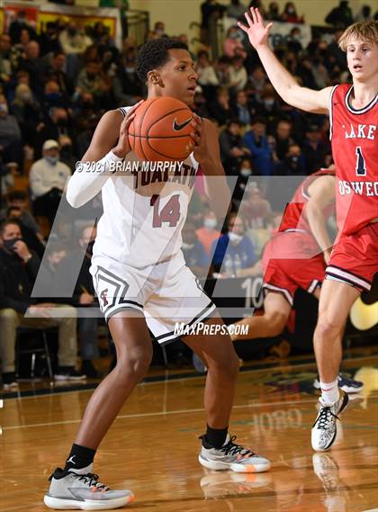 Thumbnail 2 in Tualatin vs. Lake Oswego (Les Schwab Invitational) photogallery.