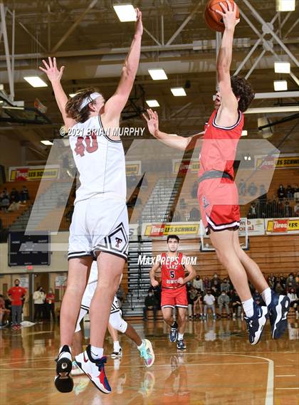 Thumbnail 1 in Tualatin vs. Lake Oswego (Les Schwab Invitational) photogallery.