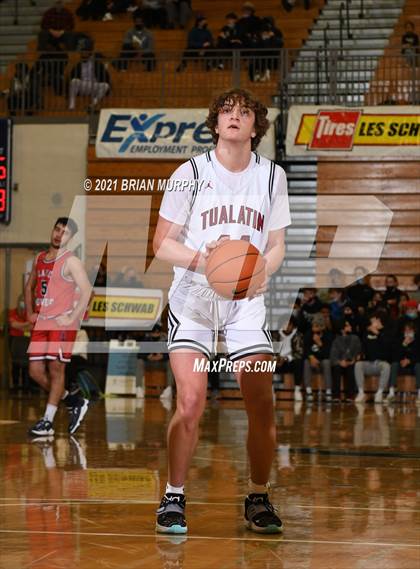 Thumbnail 3 in Tualatin vs. Lake Oswego (Les Schwab Invitational) photogallery.