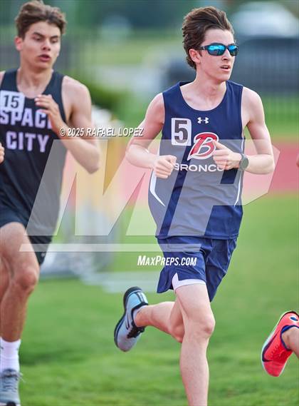 Thumbnail 1 in Northland Christian Relays (1600M) photogallery.
