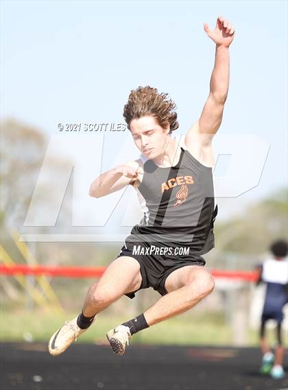 Thumbnail 1 in Logan Elm Invitational photogallery.