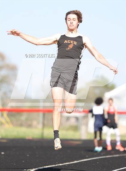Thumbnail 2 in Logan Elm Invitational photogallery.