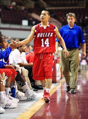 Thumbnail 1 in Dulles vs. Chavez (UIL 5A Region 3 Semifinal) photogallery.