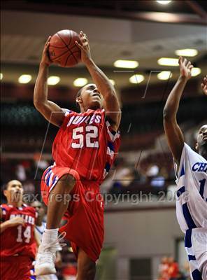 Thumbnail 1 in Dulles vs. Chavez (UIL 5A Region 3 Semifinal) photogallery.