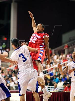 Thumbnail 3 in Dulles vs. Chavez (UIL 5A Region 3 Semifinal) photogallery.
