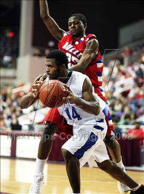 Thumbnail 2 in Dulles vs. Chavez (UIL 5A Region 3 Semifinal) photogallery.