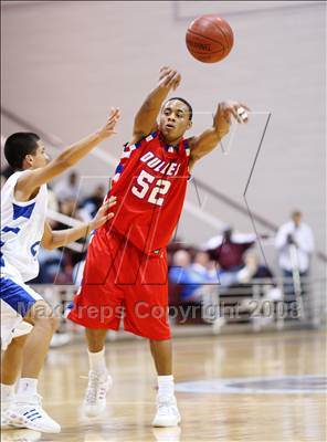 Thumbnail 2 in Dulles vs. Chavez (UIL 5A Region 3 Semifinal) photogallery.