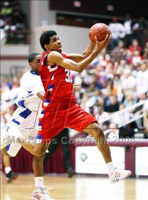 Thumbnail 1 in Dulles vs. Chavez (UIL 5A Region 3 Semifinal) photogallery.