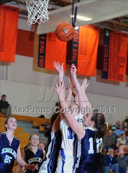 Thumbnail 1 in Lititz Christian vs. Harrisburg Christian (D3 Quarterfinals) photogallery.