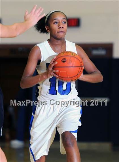 Thumbnail 2 in Lititz Christian vs. Harrisburg Christian (D3 Quarterfinals) photogallery.