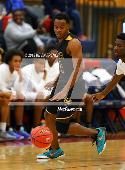Thumbnail 1 in Marcos de Niza vs. Cesar Chavez (McClintock Holiday Tournament) photogallery.
