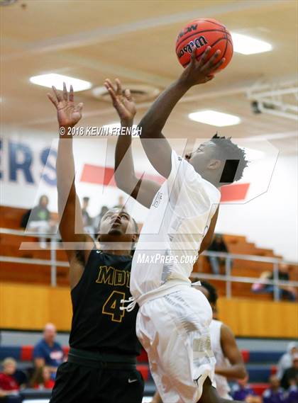 Thumbnail 3 in Marcos de Niza vs. Cesar Chavez (McClintock Holiday Tournament) photogallery.