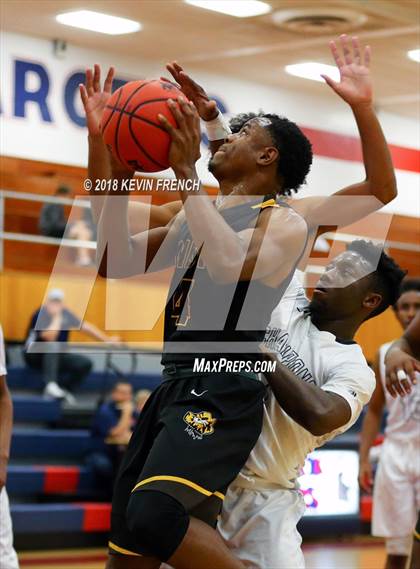 Thumbnail 3 in Marcos de Niza vs. Cesar Chavez (McClintock Holiday Tournament) photogallery.