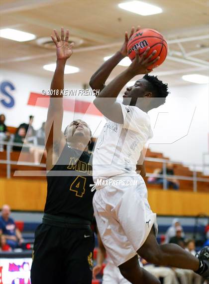Thumbnail 2 in Marcos de Niza vs. Cesar Chavez (McClintock Holiday Tournament) photogallery.