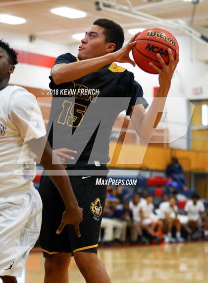 Thumbnail 2 in Marcos de Niza vs. Cesar Chavez (McClintock Holiday Tournament) photogallery.