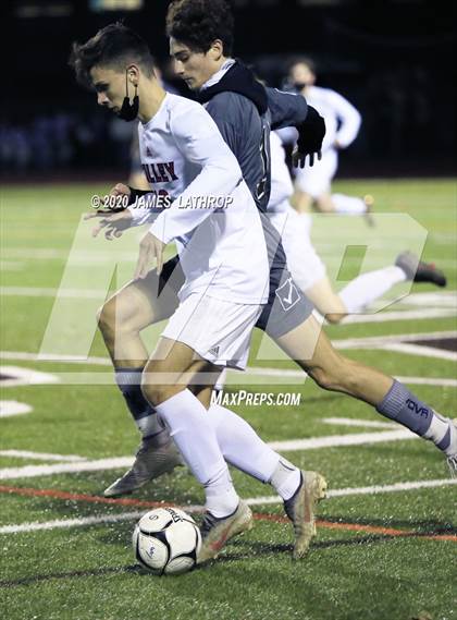 Thumbnail 1 in Holley @ East Rochester (NYPHSAA Section 5 Final) photogallery.