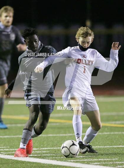 Thumbnail 1 in Holley @ East Rochester (NYPHSAA Section 5 Final) photogallery.