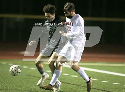 Thumbnail 3 in Holley @ East Rochester (NYPHSAA Section 5 Final) photogallery.